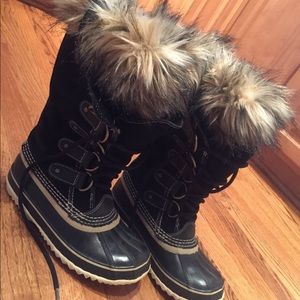 Sorel winter boots with fur!